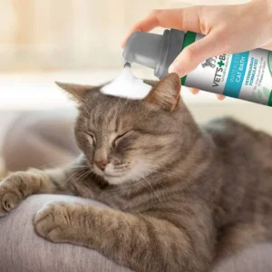 Vet's Best Waterless Cat Bath, No Rinse Waterless Dry Shampoo for Cats, Veterinarian Formulated Cat Shampoo, Kitten Shampoo, 4 oz view 4
